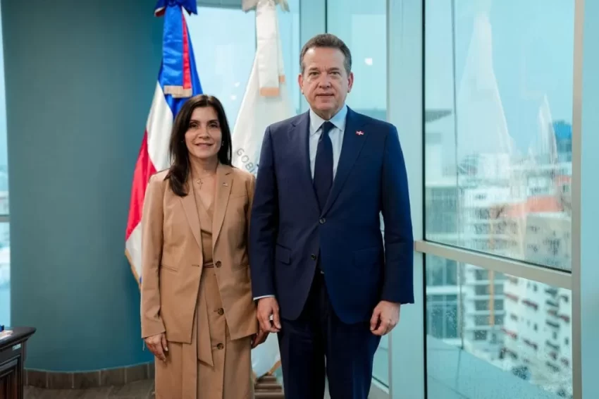 Ministro Ito Bisonó recibe a la embajadora de EE. UU., Leah Campos