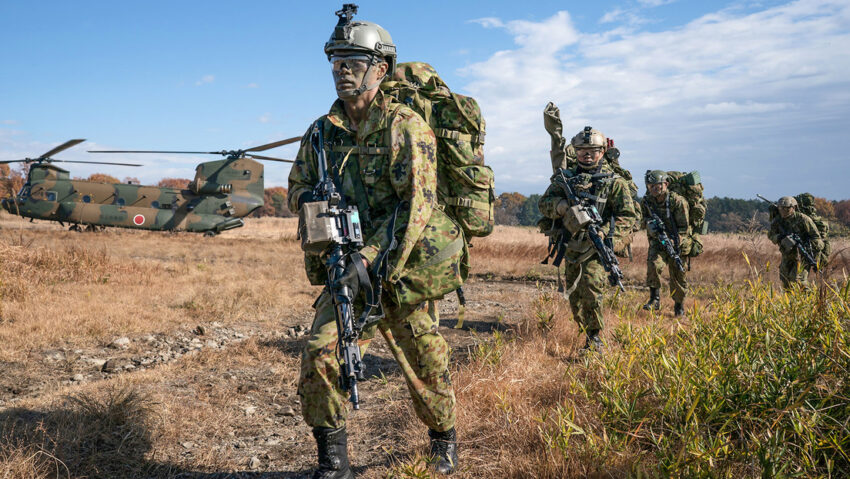 Preguntan al ministro de Defensa japonés sobre la militarización de su país y dice esto